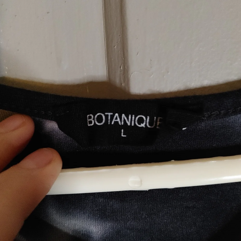 3/$20 Botanique Ink Blotch High Low tee - Picture 3 of 6